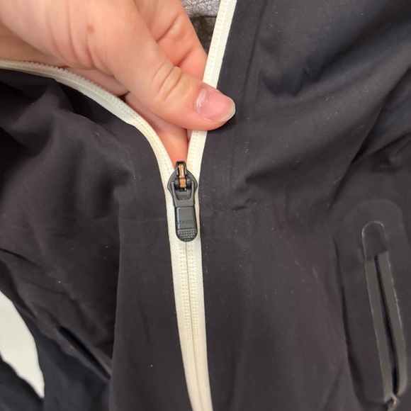 Athleta Rain Runner Jacket - Picture 9 of 15